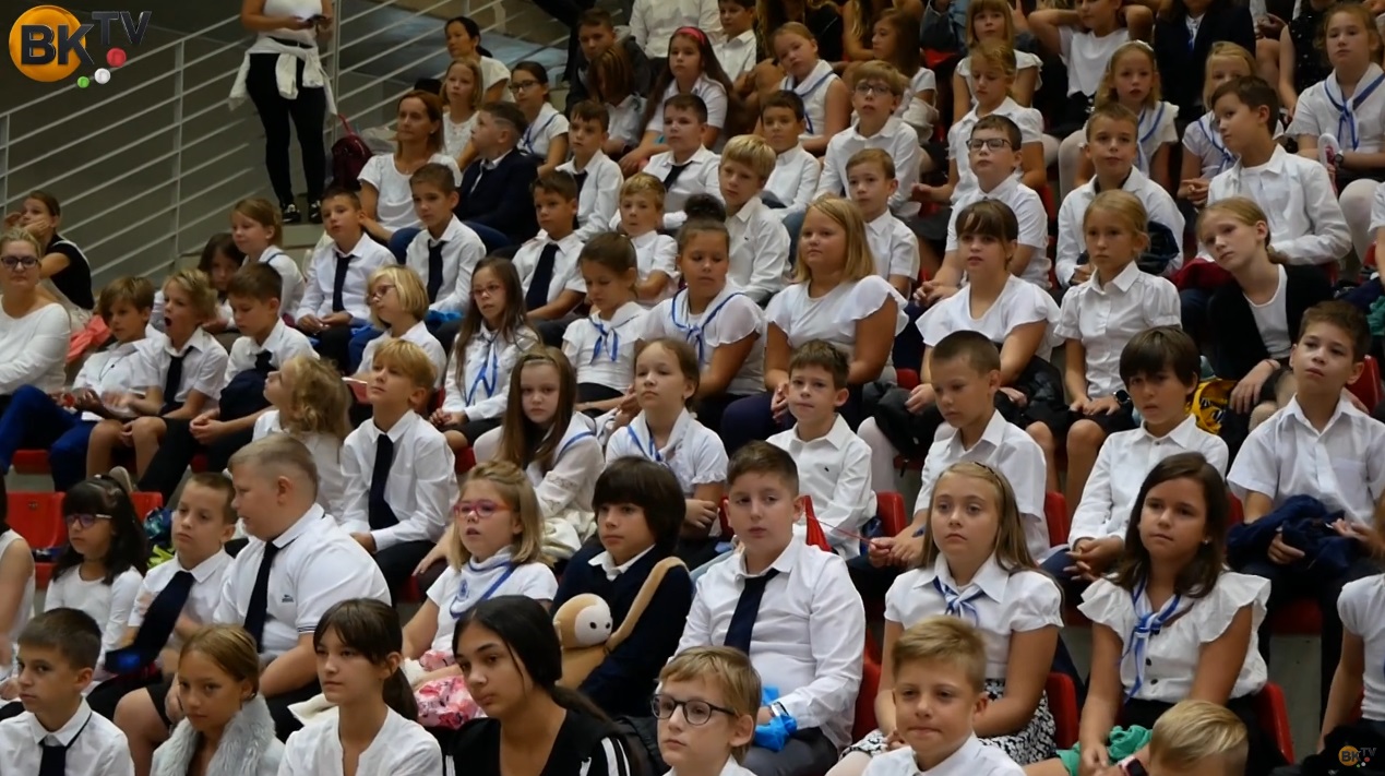 „AZ EMBER VALÓDI LÉNYEGE A JÓSÁG..” – Becsengettek a Budaörsi 1. Számú Ált. Iskolába