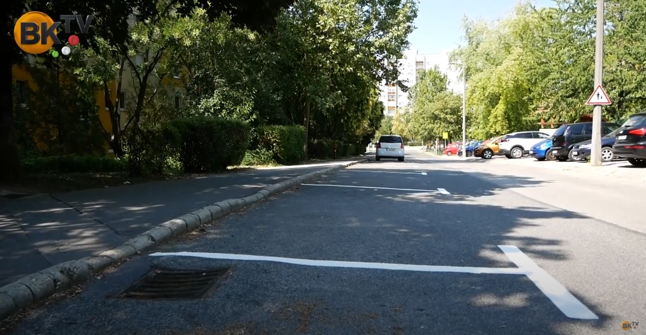 Útburkolati jelek felfestése a Patkó utcában