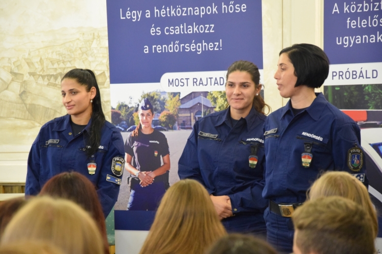 Pályázat roma tanulók számára